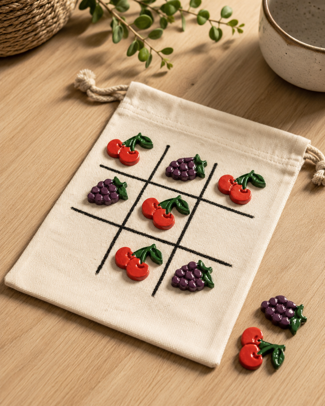 Tic tac toe artesanal em cerâmica pintada à mão